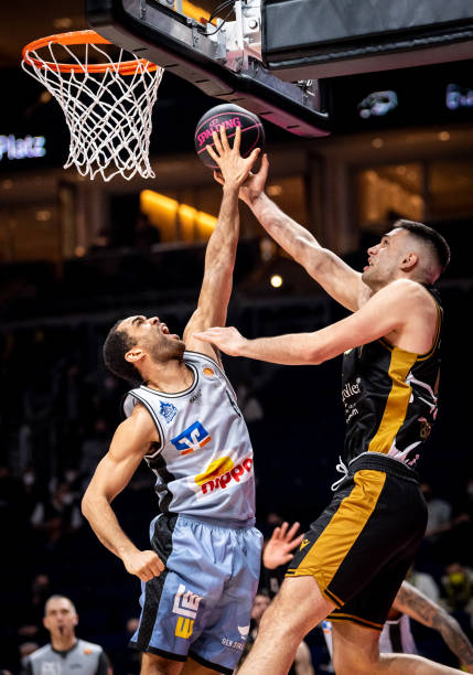 够的篮板保 够的篮板保