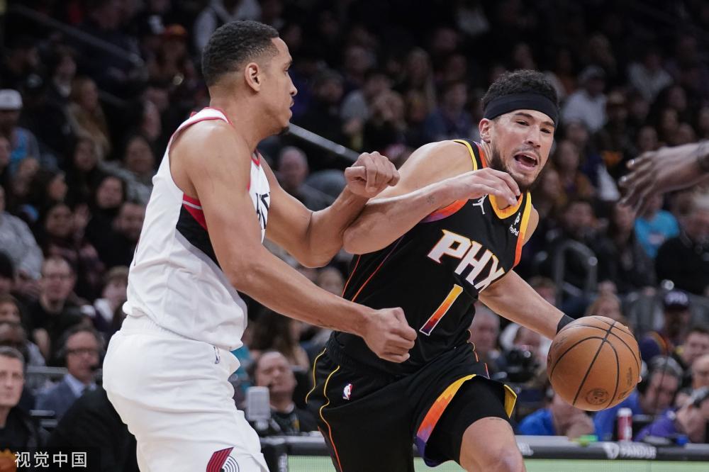 他举行了盛 他举行了盛