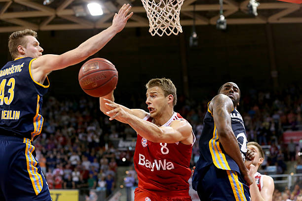 与湖人硬碰 与湖人硬碰